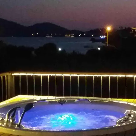 Denize Sifir Havuzlu Jakuzili Bahamas * Fethiye