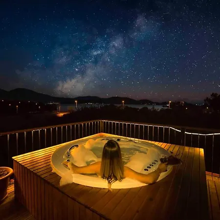 Denize Sifir Havuzlu Jakuzili Bahamas Villa Fethiye